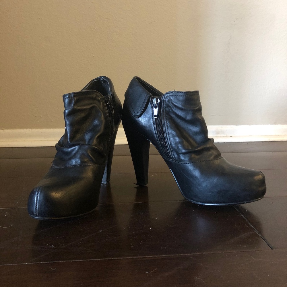 Guess Heels/Booties - Picture 2 of 3
